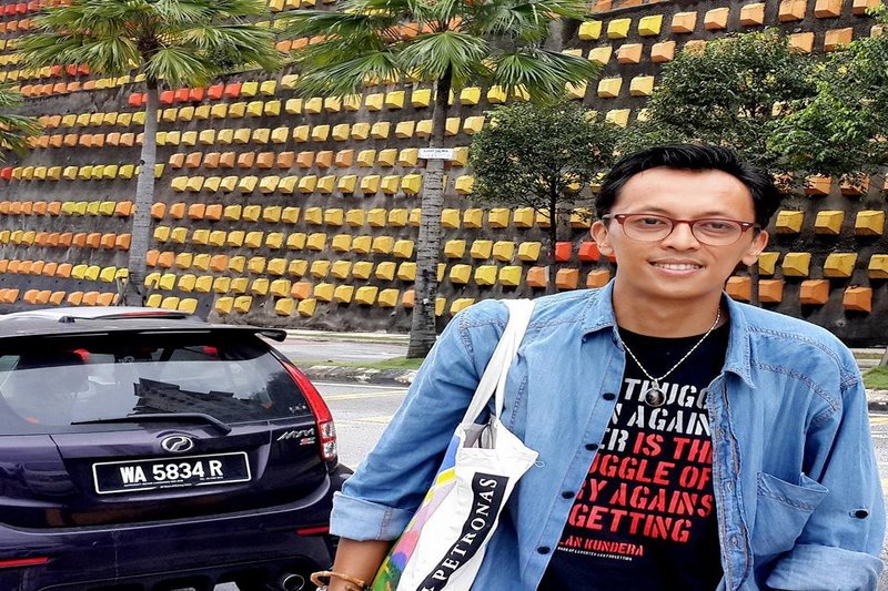 Bode Riswandi, Sastrawan dari Universitas Siliwangi