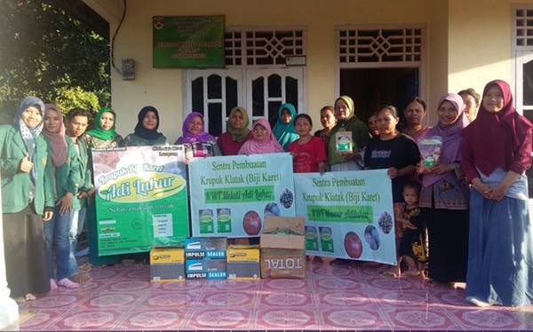 Mahasiswi Universitas Lampung ini Ciptakan Kerupuk Biji Karet yang Jadi Produk Khas Mesuji