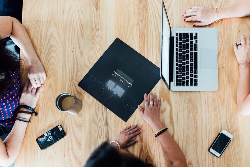 Gadget Jangan Buat Sosmed Aja! Buat Kamu Belajar Juga Penting!