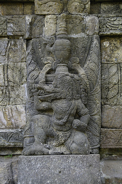 Relief Garuda mengambil tirta amerta