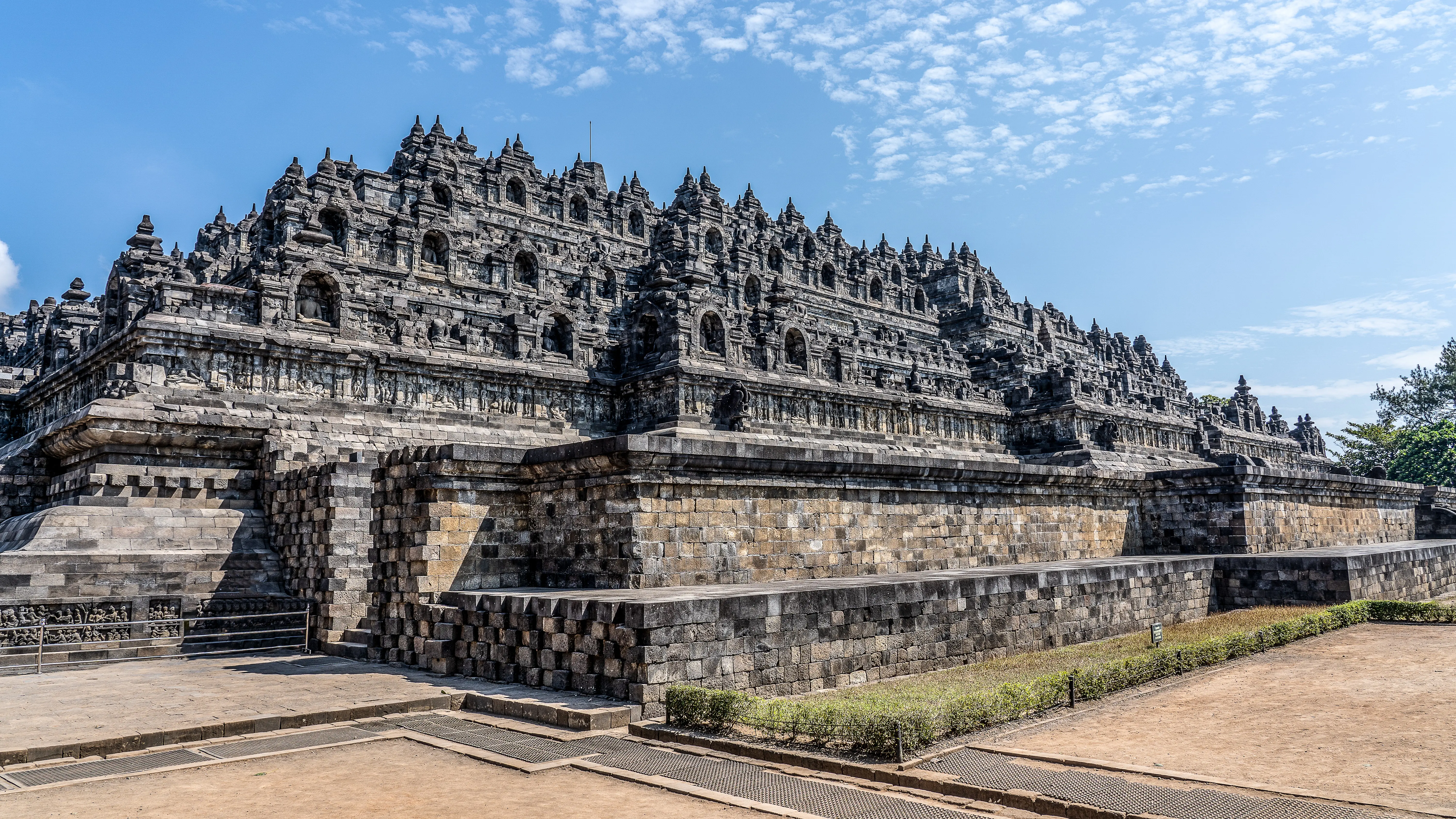 Contoh dan Struktur Teks Sejarah Candi Borobudur